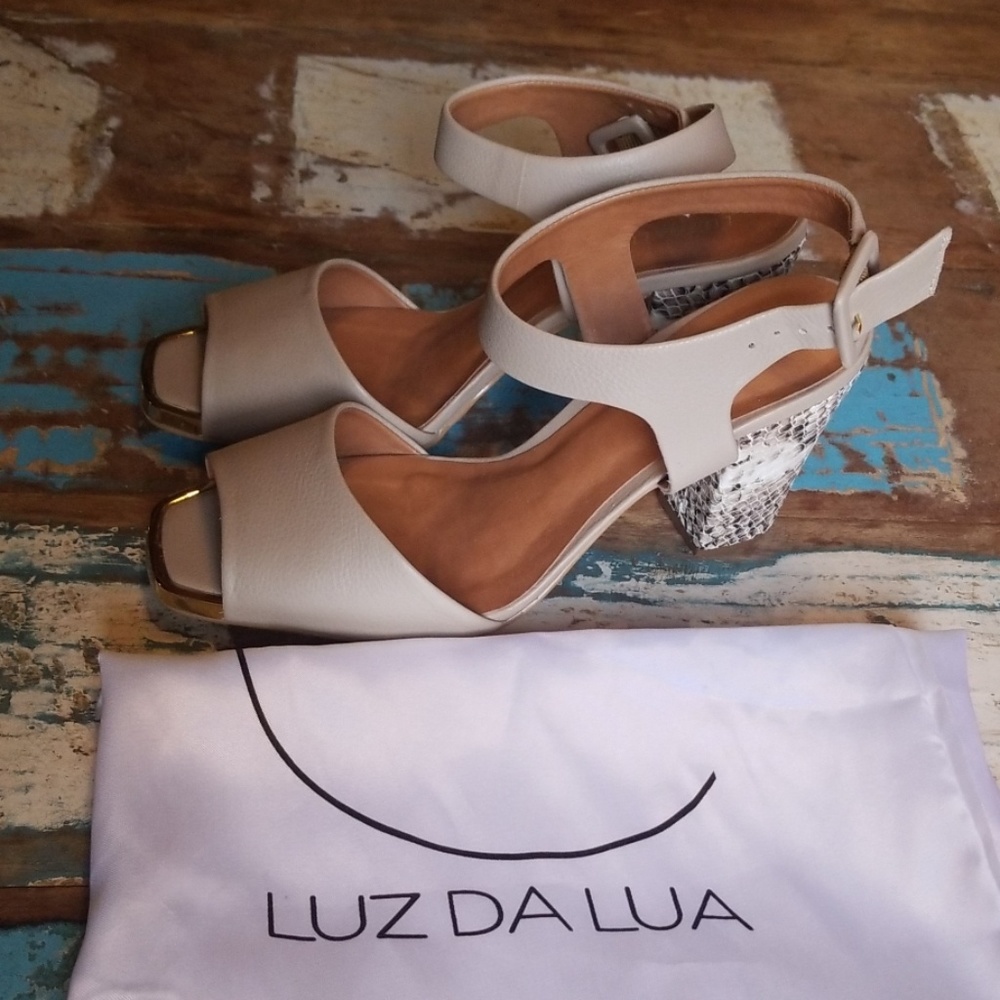 New Luz Da Lua Sandals
